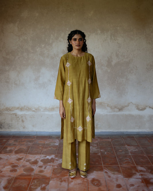 Ira Kurta Set